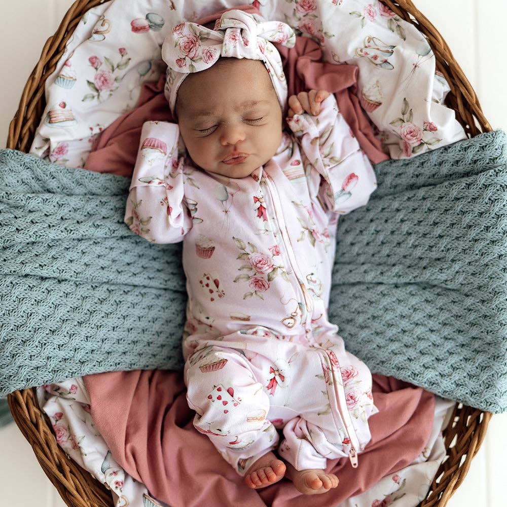 SNUGGLE HUNNY I Alice’s Tea Party Organic Snugglesuit Convertible Romper with Frill: 3-6 Months (00)